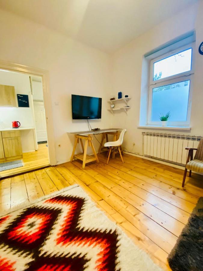 Apartment In Ivy Covered House, Near Old Town Krakow Exterior photo